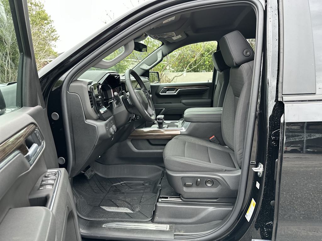 Thumbnail: 2026 Chevrolet Silverado 1500 - 9