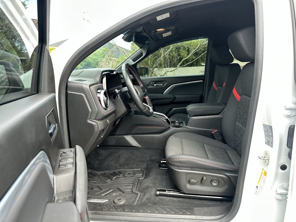 Thumbnail: 2023 Chevrolet Colorado - 10