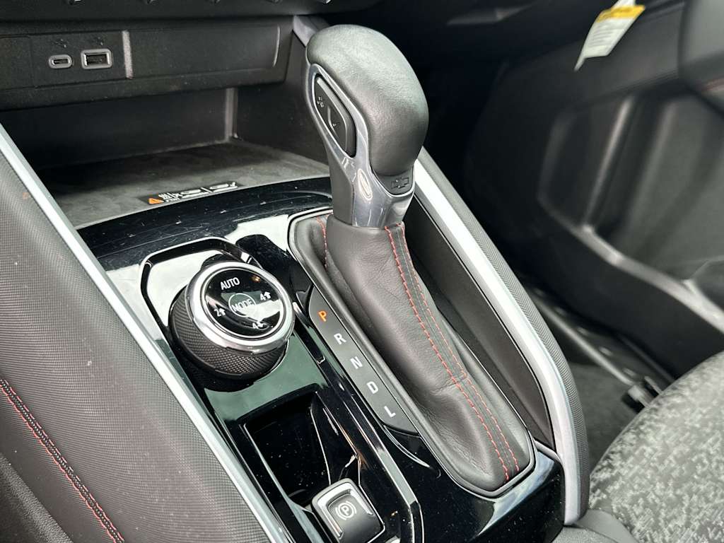 Thumbnail: 2023 Chevrolet Colorado - 14