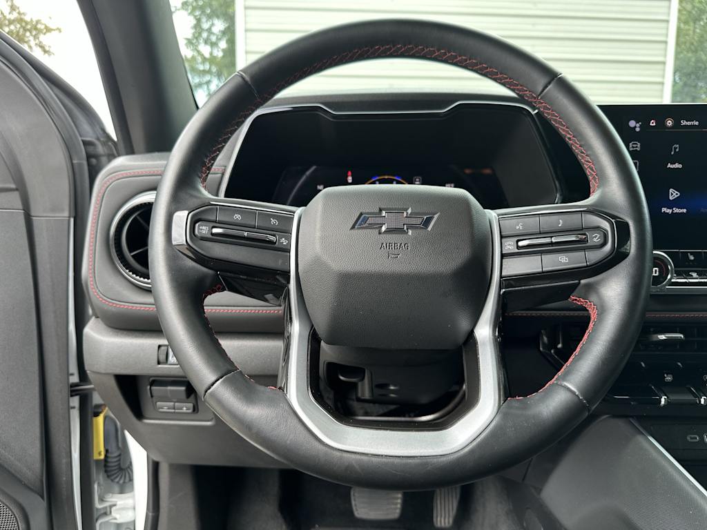 Thumbnail: 2023 Chevrolet Colorado - 9