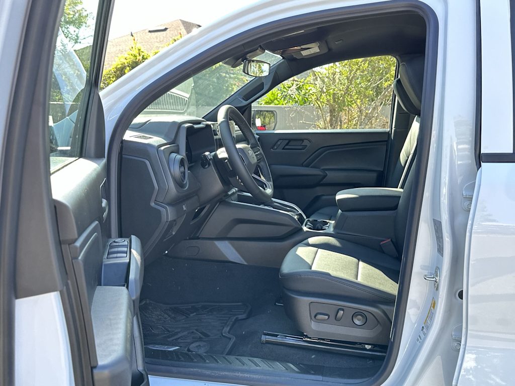 Thumbnail: 2026 Chevrolet Colorado - 10
