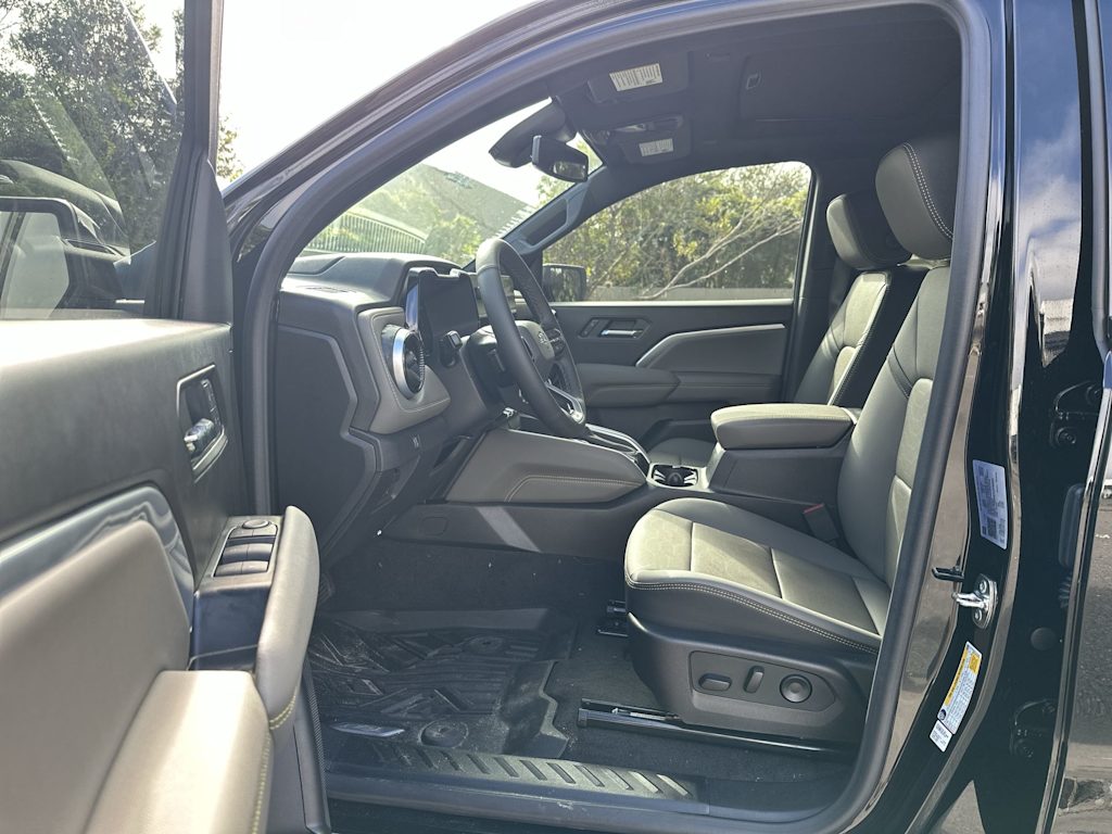 Thumbnail: 2026 Chevrolet Colorado - 11