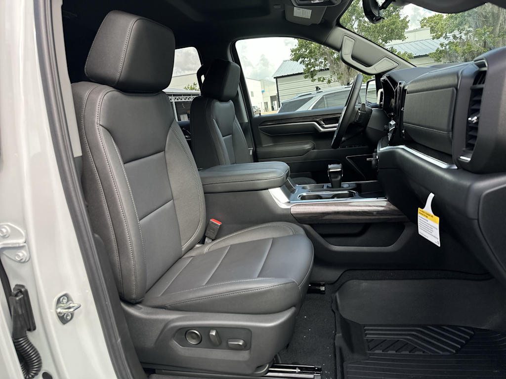 Thumbnail: 2026 Chevrolet Silverado 1500 - 25