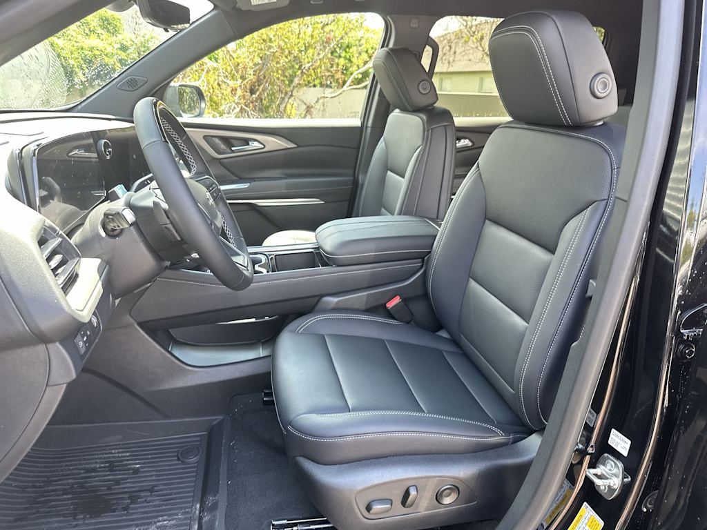 Thumbnail: 2027 Chevrolet Traverse - 12