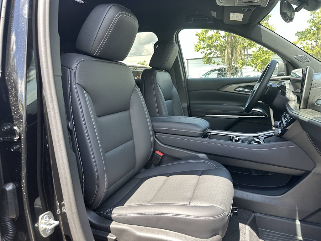 Thumbnail: 2027 Chevrolet Traverse - 25