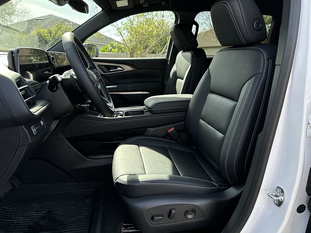 Thumbnail: 2026 Chevrolet Traverse - 12