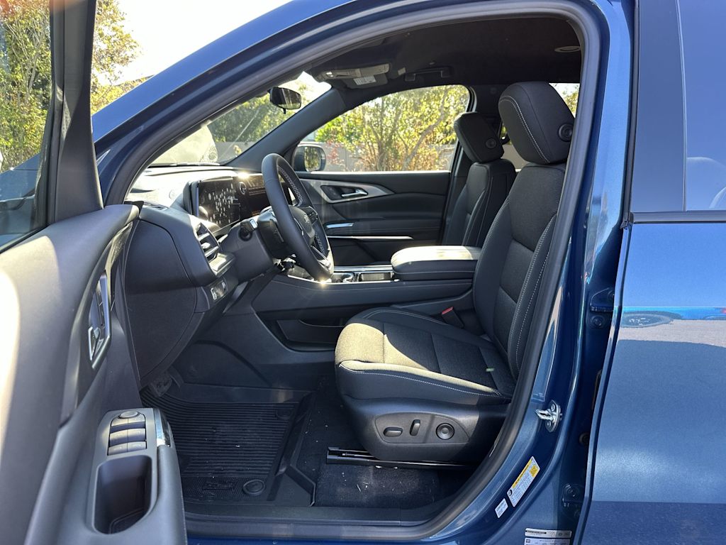 Thumbnail: 2026 Chevrolet Traverse - 11