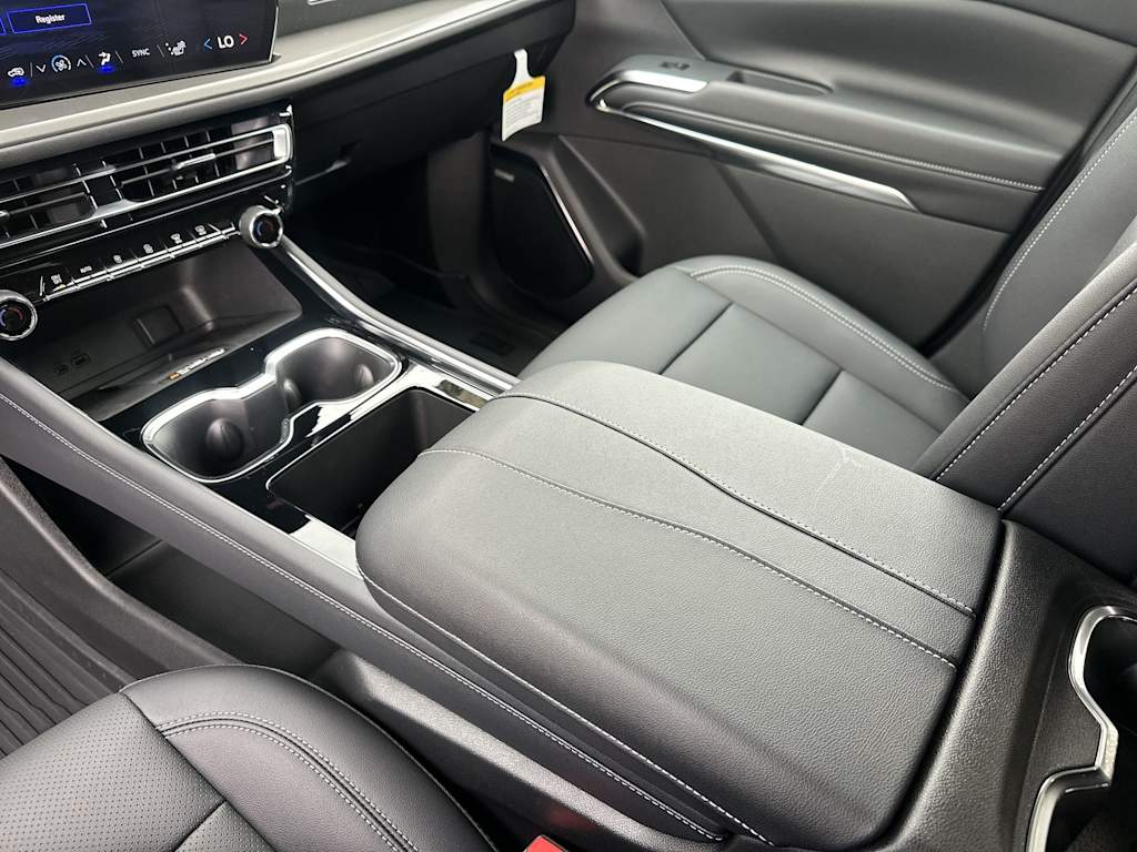 Thumbnail: 2027 Chevrolet Traverse - 25