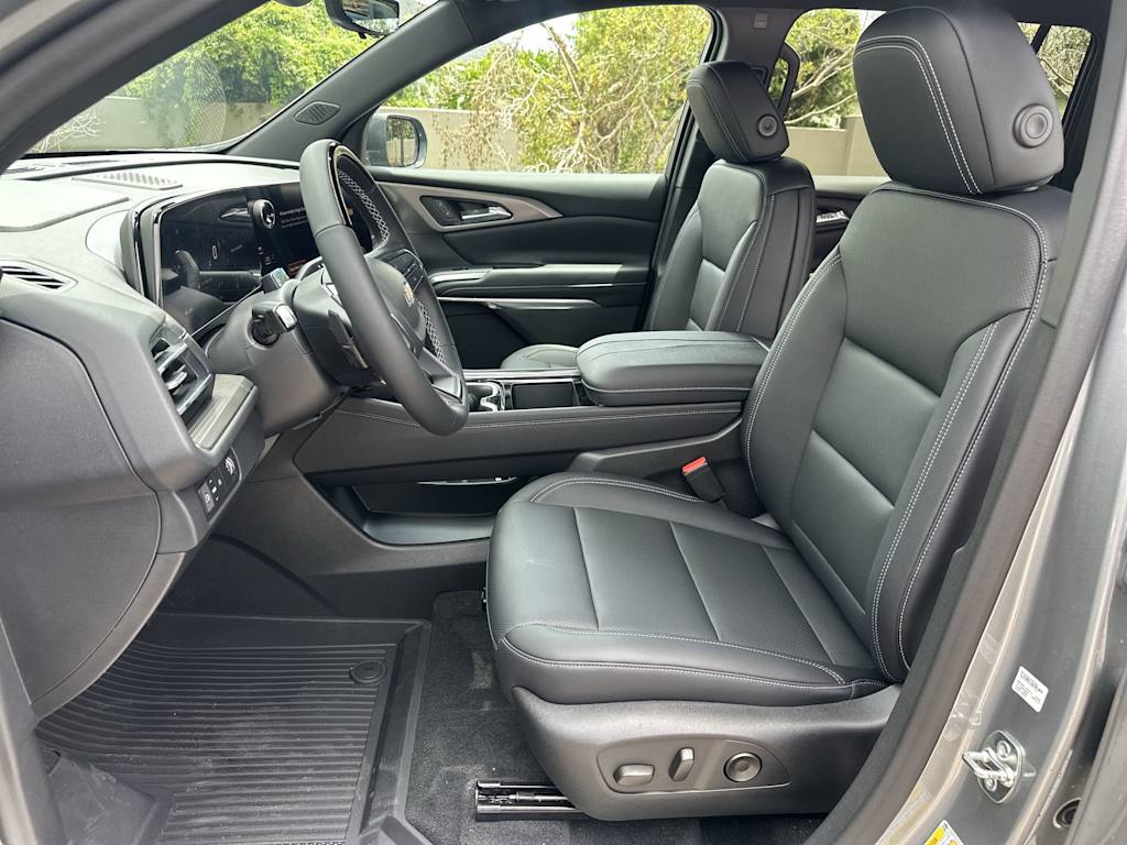 Thumbnail: 2027 Chevrolet Traverse - 12