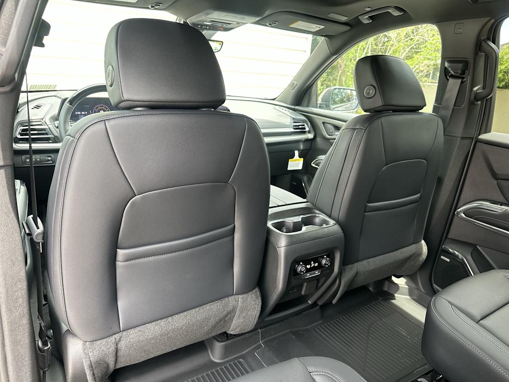Thumbnail: 2027 Chevrolet Traverse - 22