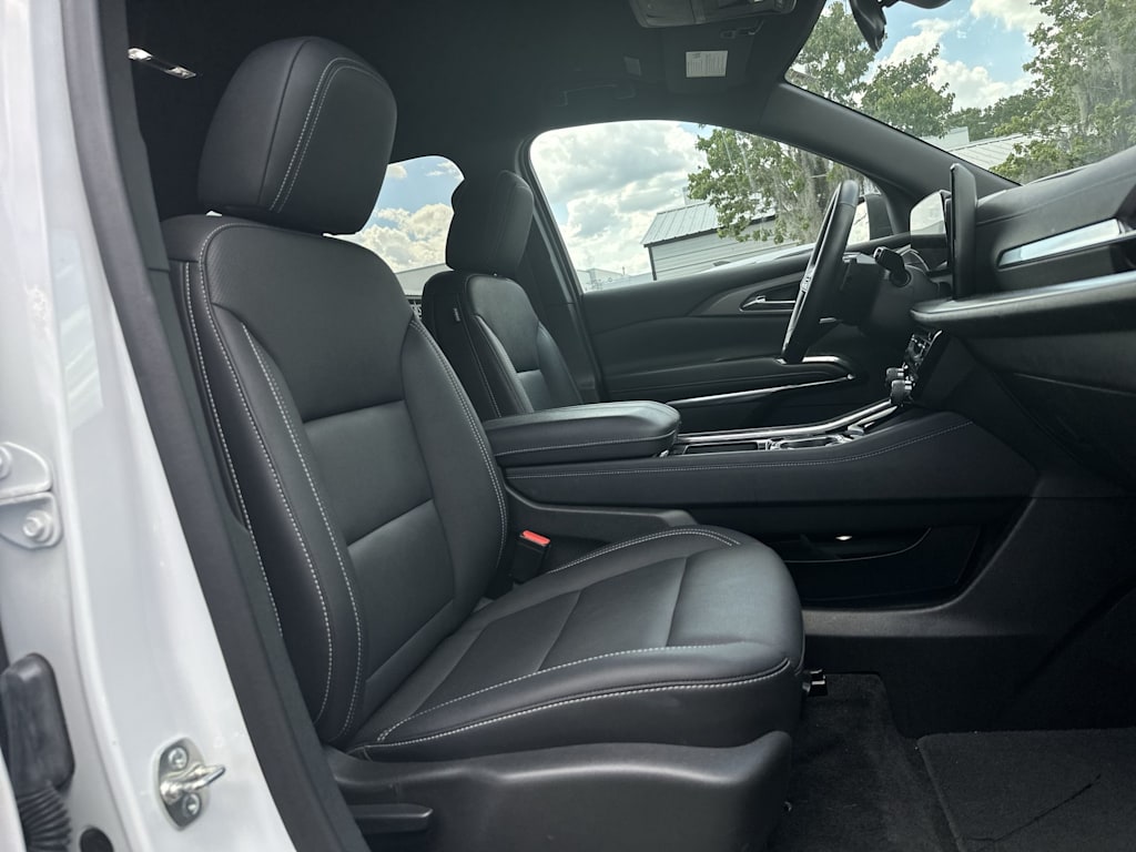 Thumbnail: 2025 Chevrolet Traverse - 25