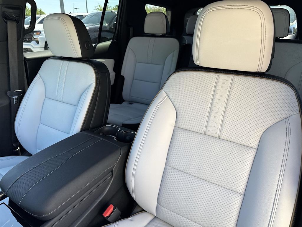 2025 Chevrolet Traverse High Country 11