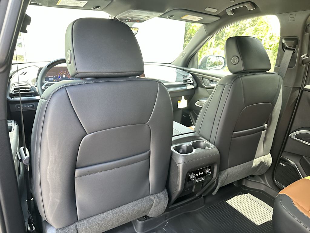 Thumbnail: 2027 Chevrolet Traverse - 22