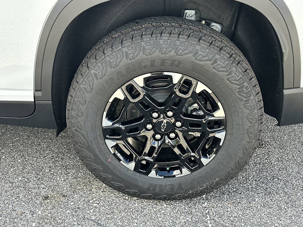 Thumbnail: 2027 Chevrolet Traverse - 8