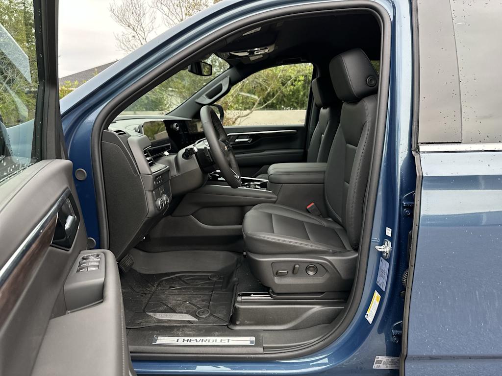 Thumbnail: 2026 Chevrolet Suburban - 11