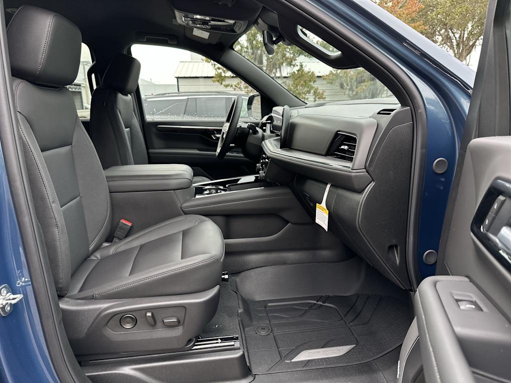 Thumbnail: 2026 Chevrolet Suburban - 24