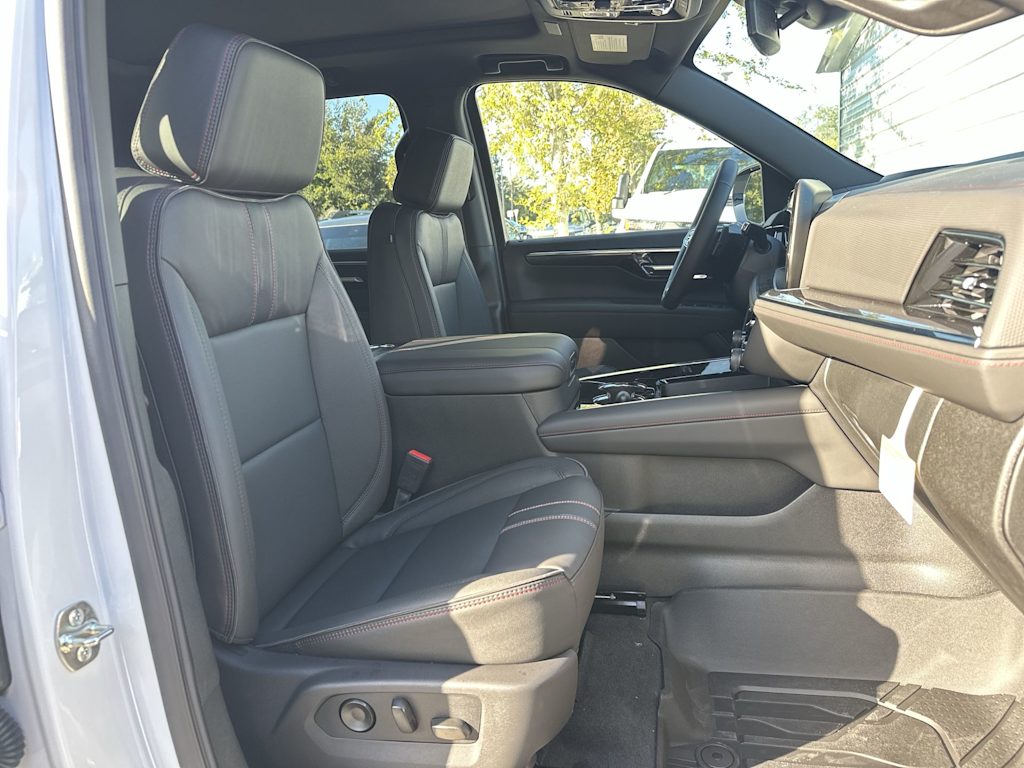 Thumbnail: 2026 Chevrolet Suburban - 23