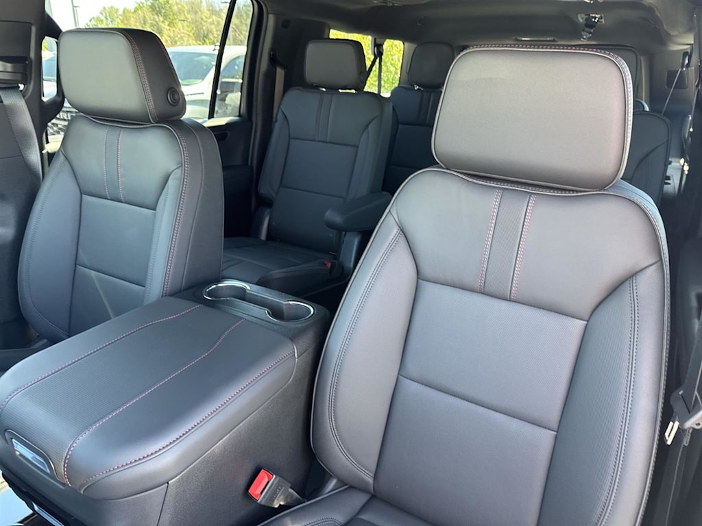 2025 Chevrolet Suburban RST 11
