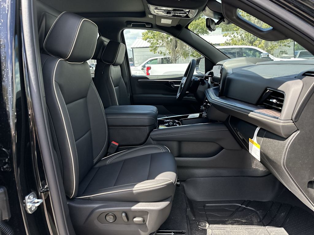 Thumbnail: 2026 Chevrolet Suburban - 25