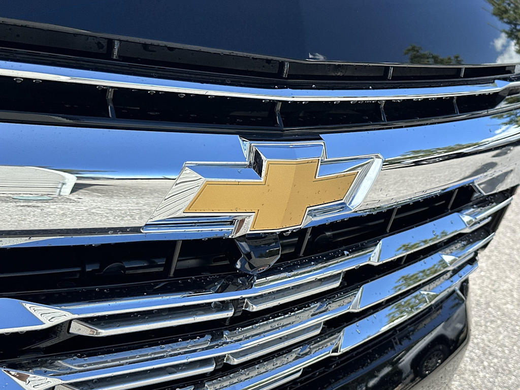 Thumbnail: 2026 Chevrolet Suburban - 5