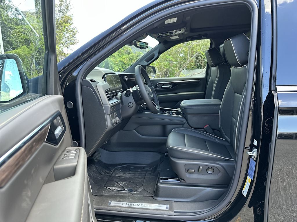 Thumbnail: 2026 Chevrolet Suburban - 9