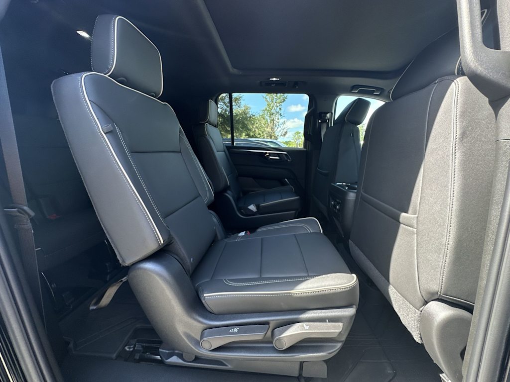 Thumbnail: 2025 Chevrolet Suburban - 25