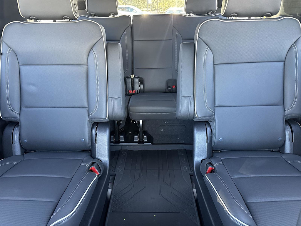 2025 Chevrolet Suburban Premier 23