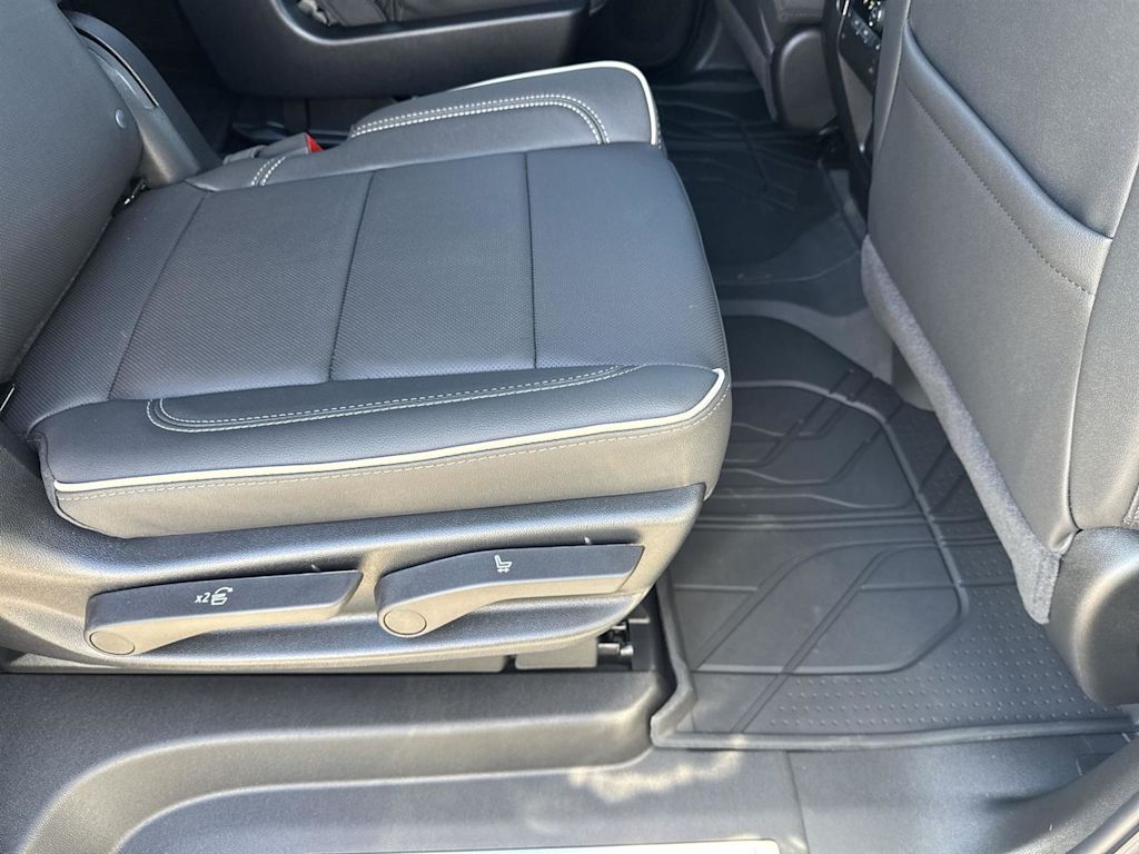 2025 Chevrolet Suburban Premier 29