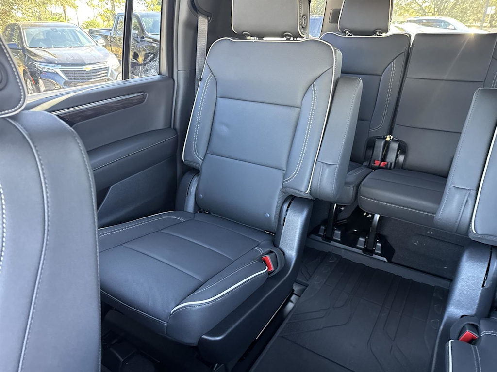 2025 Chevrolet Suburban Premier 12
