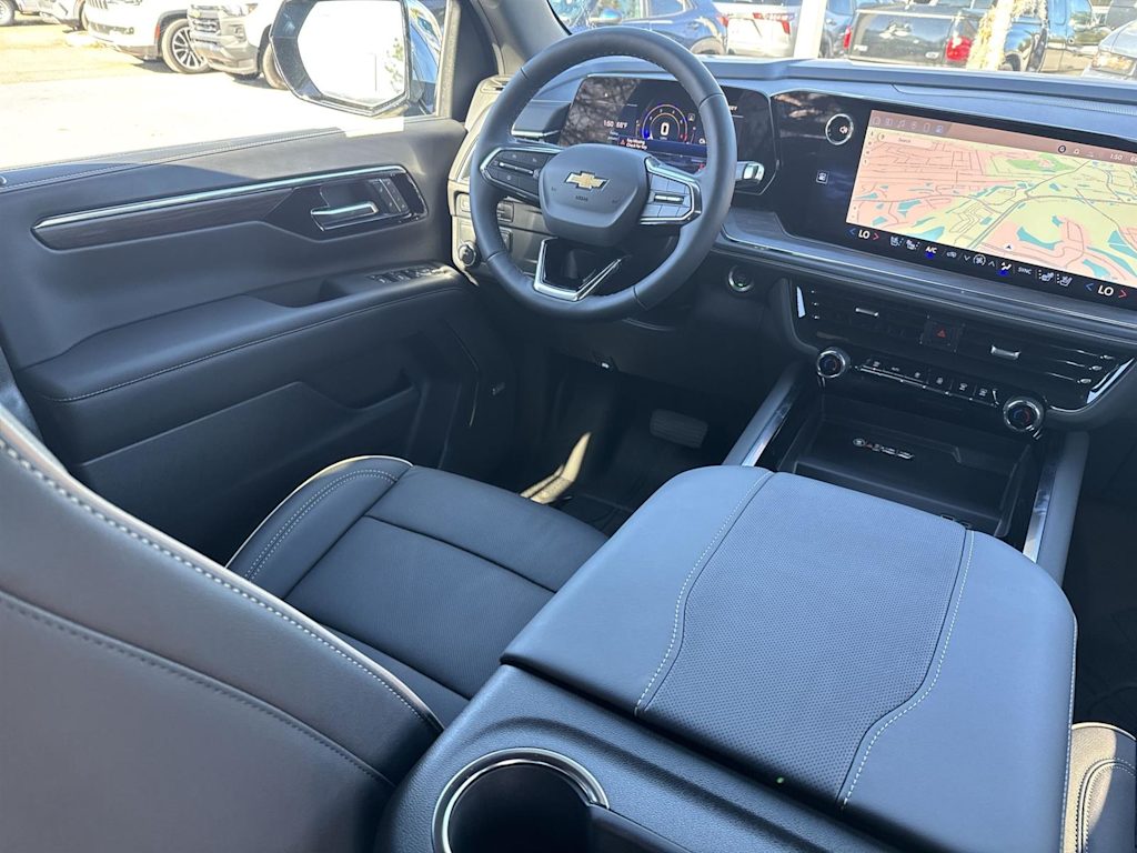 2025 Chevrolet Suburban Premier 9