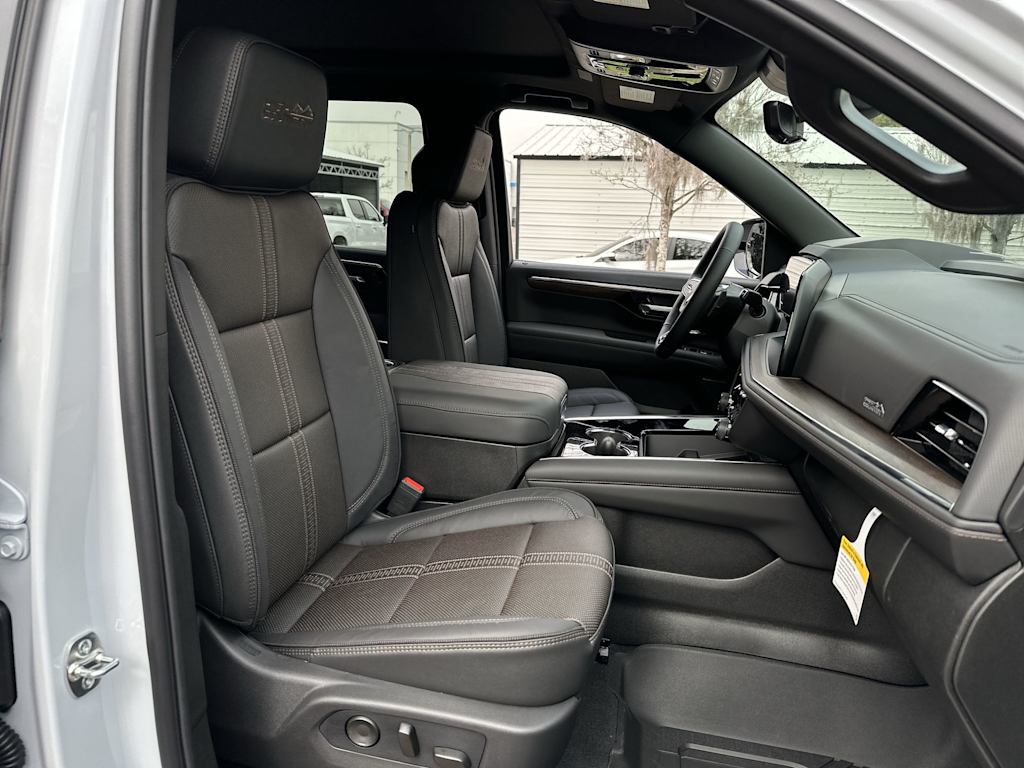Thumbnail: 2026 Chevrolet Suburban - 25