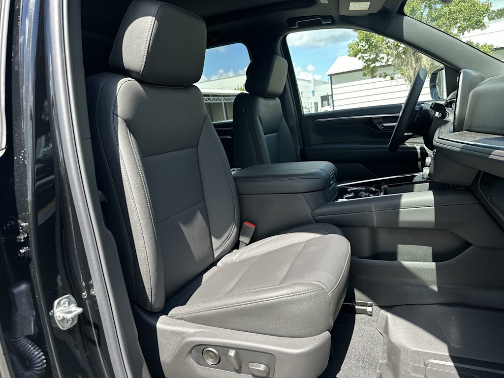 Thumbnail: 2026 Chevrolet Suburban - 25