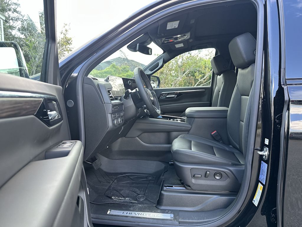 Thumbnail: 2026 Chevrolet Suburban - 9