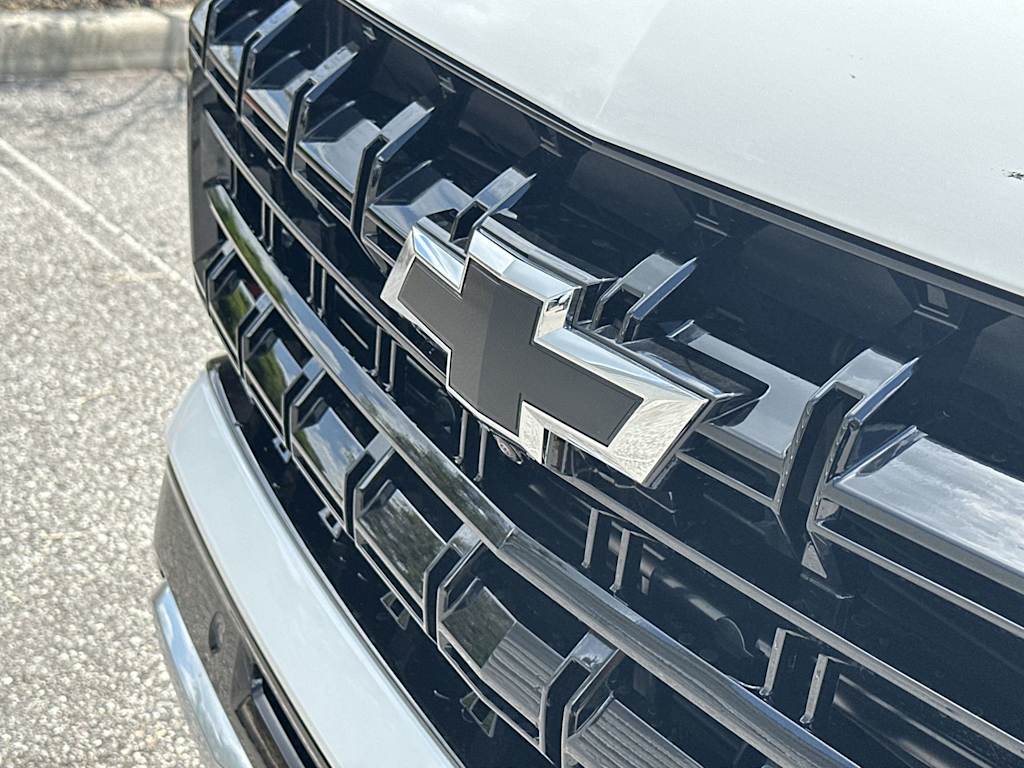 Thumbnail: 2026 Chevrolet Suburban - 6