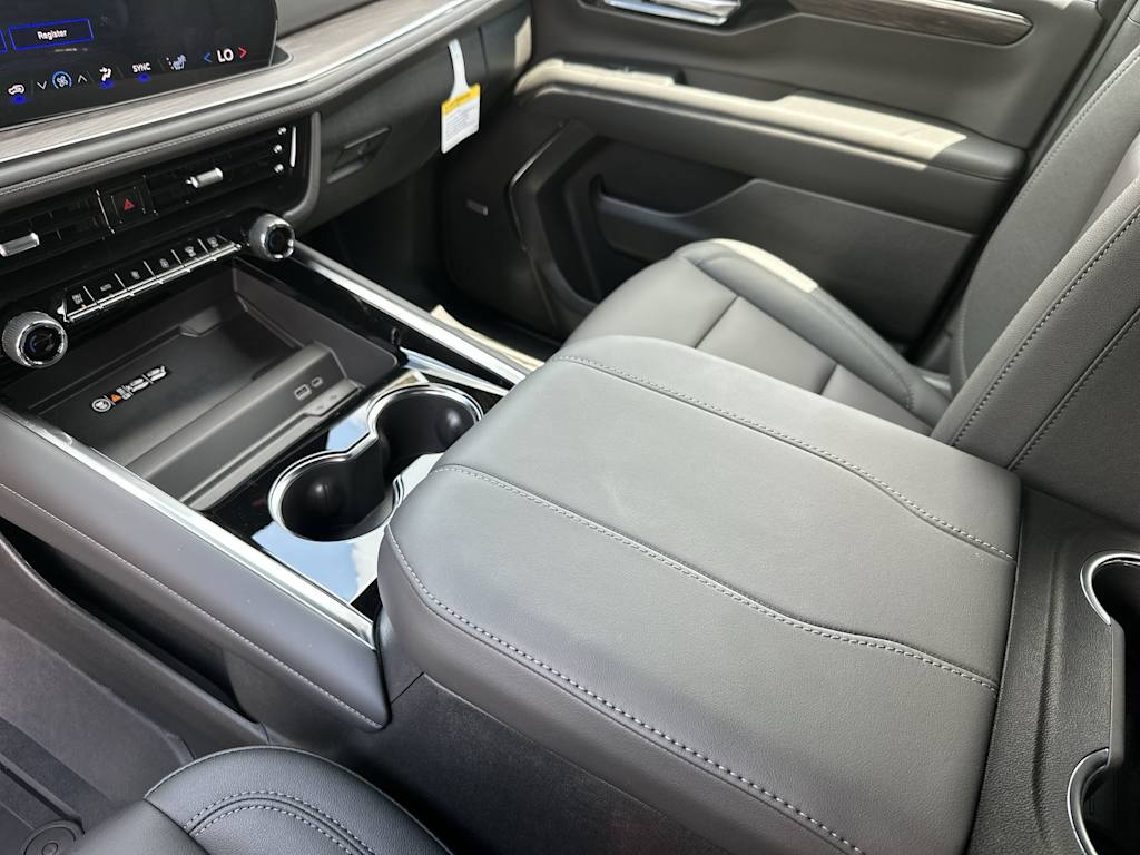 Thumbnail: 2026 Chevrolet Suburban - 25