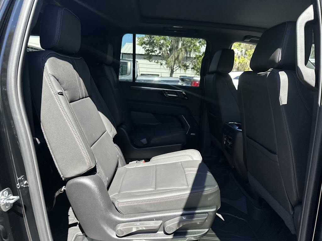 Thumbnail: 2026 Chevrolet Suburban - 25