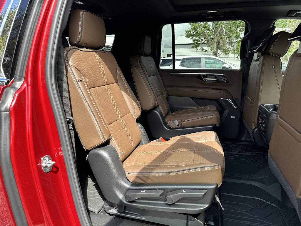 Thumbnail: 2026 Chevrolet Suburban - 25