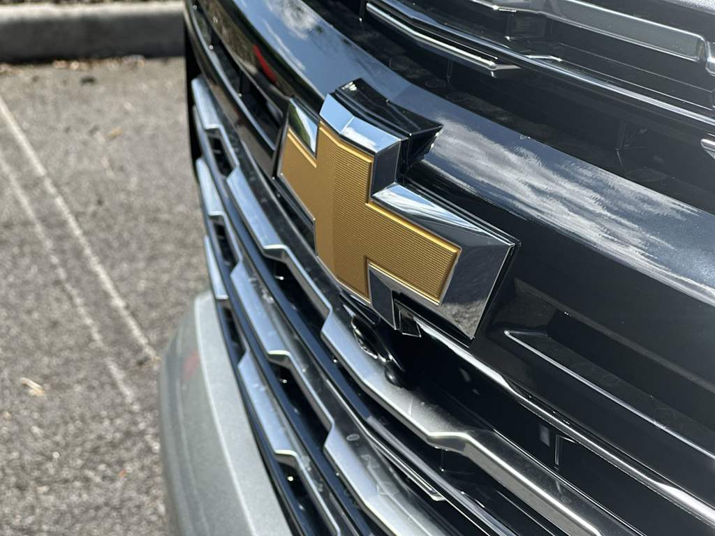 Thumbnail: 2026 Chevrolet Suburban - 6