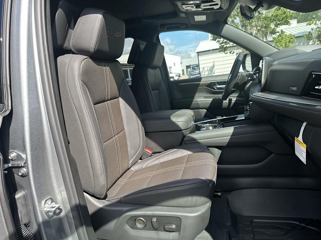 Thumbnail: 2026 Chevrolet Suburban - 25