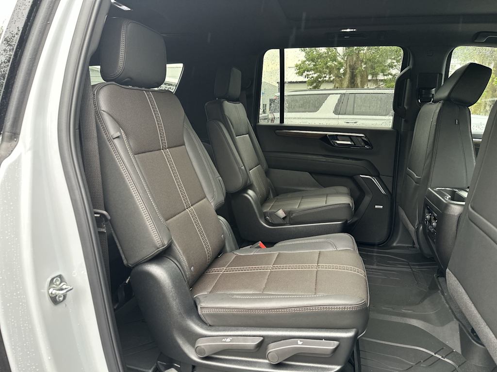 Thumbnail: 2026 Chevrolet Suburban - 25