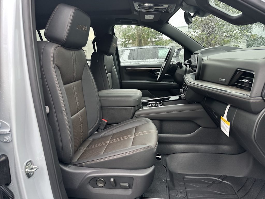 Thumbnail: 2026 Chevrolet Suburban - 26
