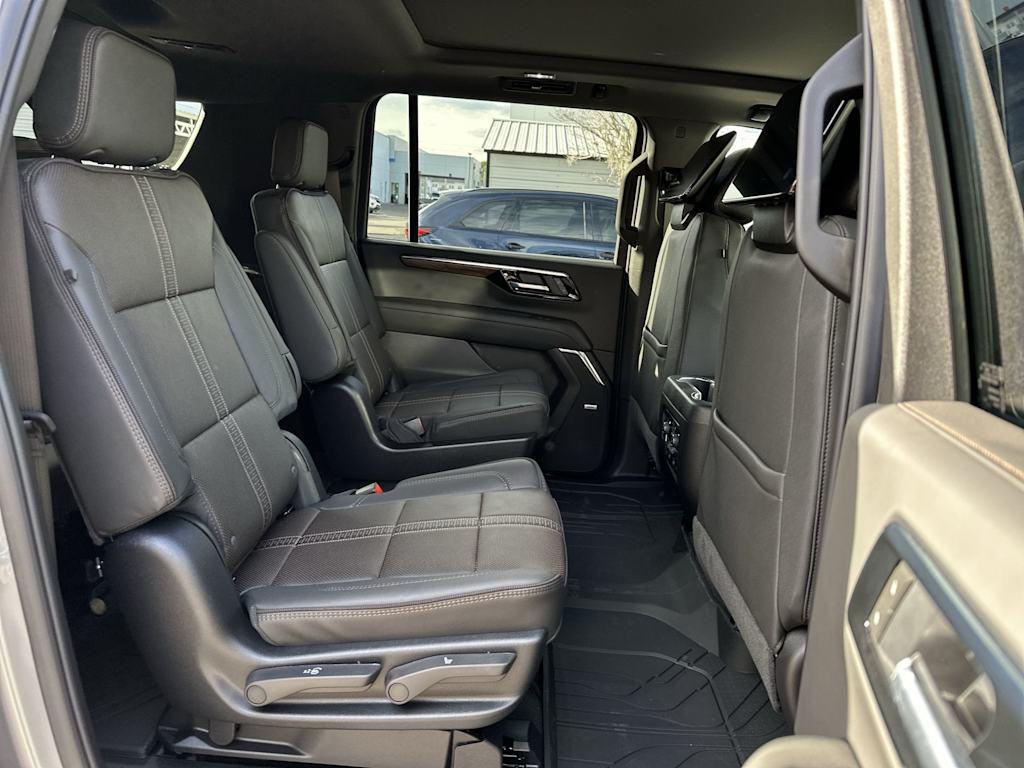 Thumbnail: 2026 Chevrolet Suburban - 25