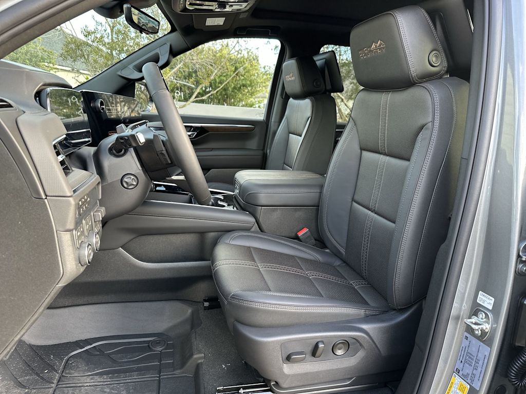Thumbnail: 2026 Chevrolet Suburban - 12