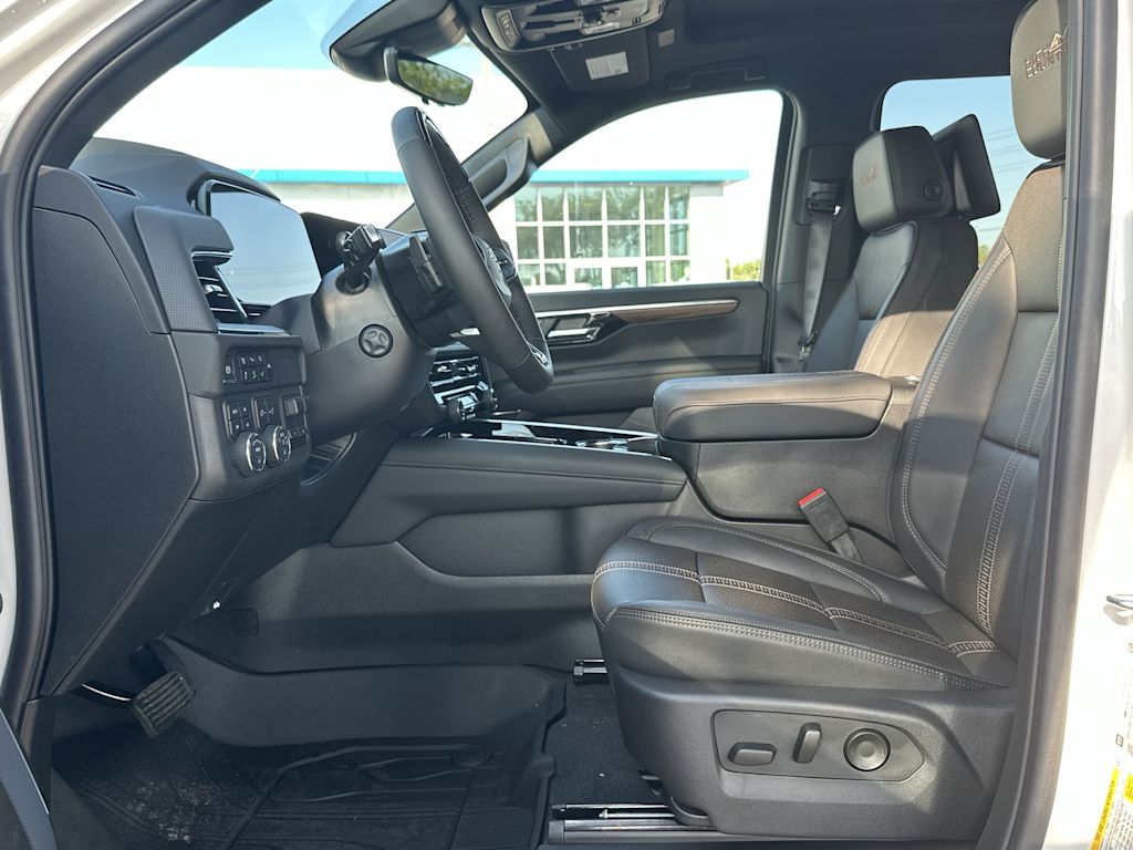 Thumbnail: 2025 Chevrolet Suburban - 11