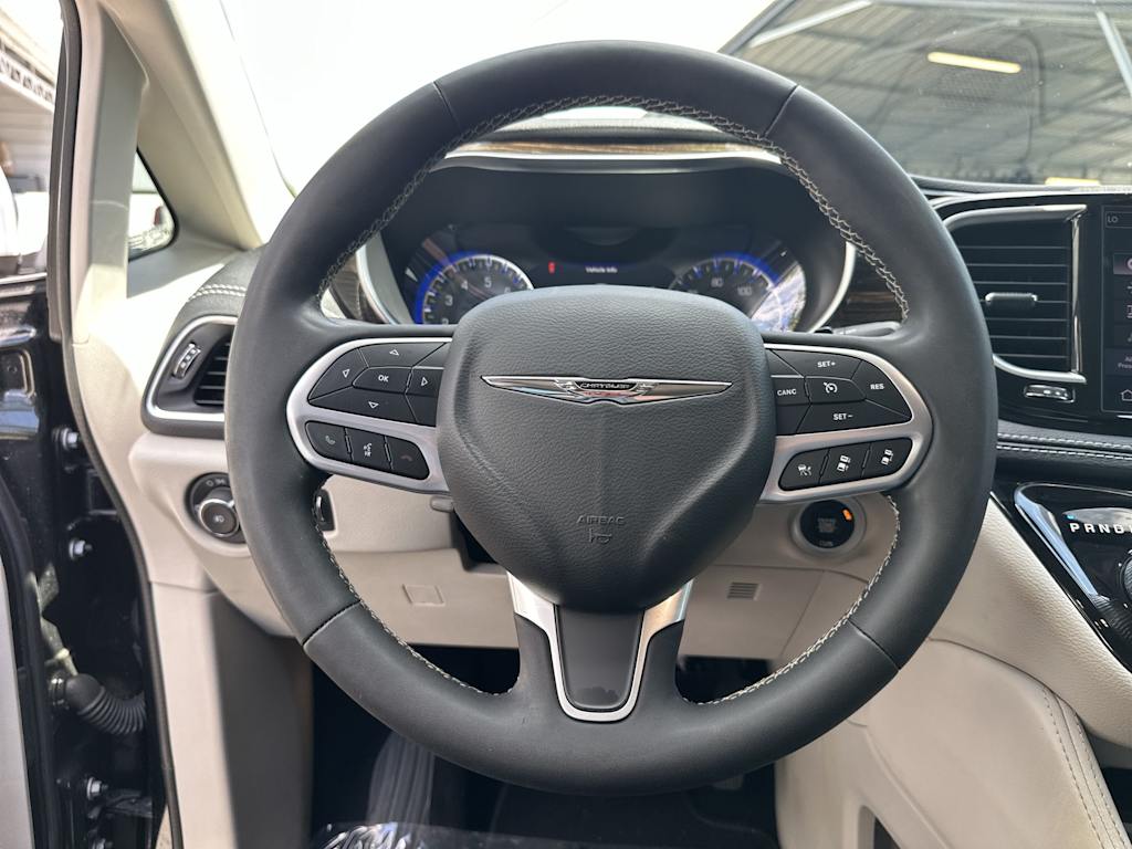Thumbnail: 2023 Chrysler Pacifica - 10