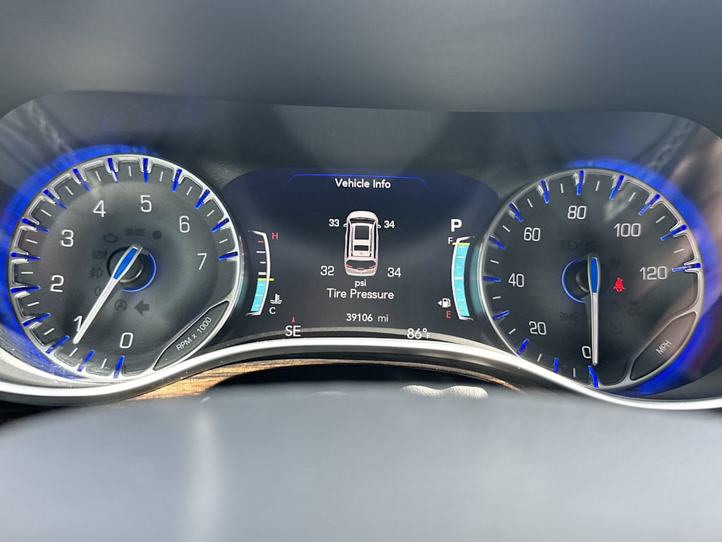 Thumbnail: 2023 Chrysler Pacifica - 16