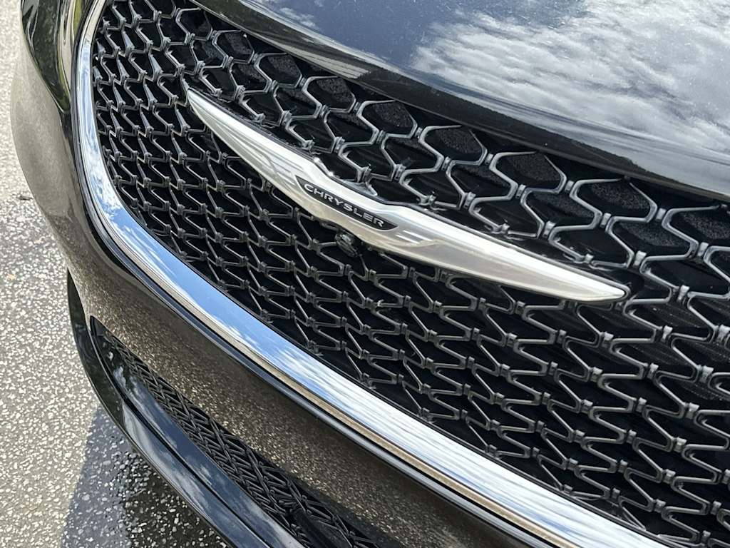 Thumbnail: 2023 Chrysler Pacifica - 7