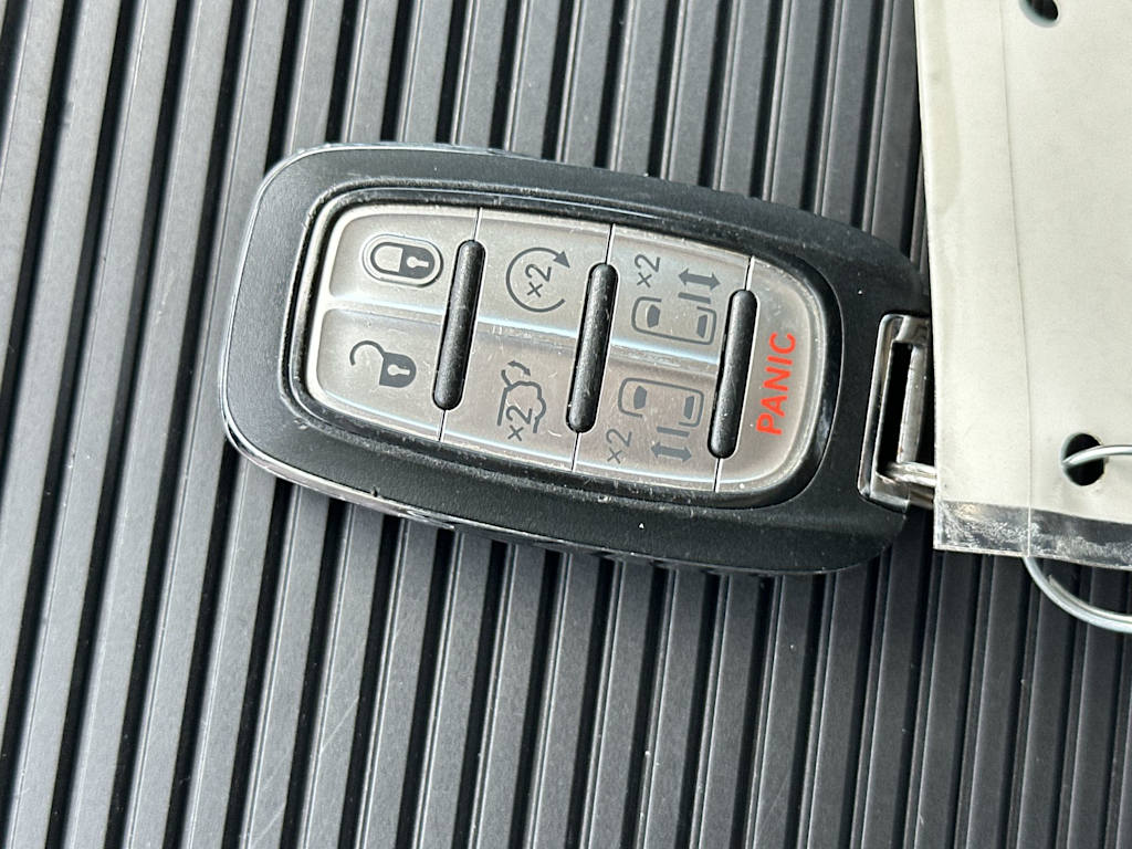 Thumbnail: 2023 Chrysler Pacifica - 27