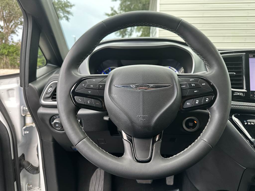 Thumbnail: 2024 Chrysler Pacifica - 9