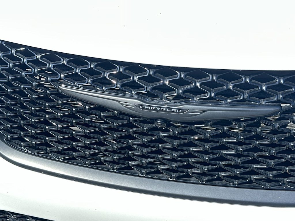 Thumbnail: 2023 Chrysler Pacifica - 23